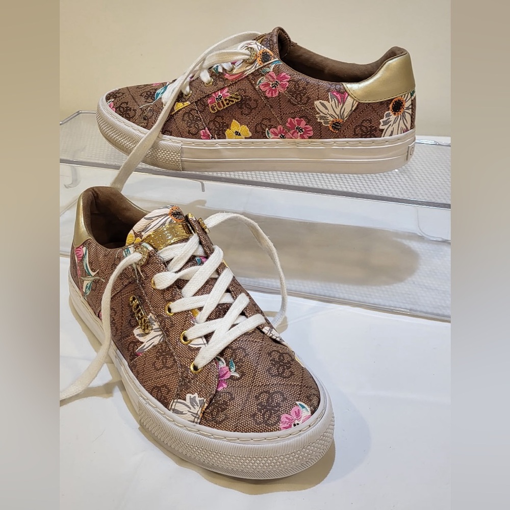 GUESS Loven3 women's brown floral sneakers